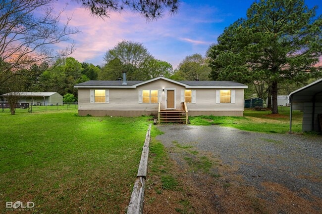 Building Photo - Country LIving!!