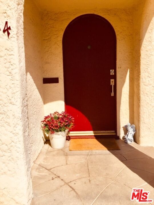 Building Photo - 1344 S Curson Ave