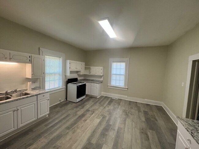 Building Photo - 6 Barry Ave