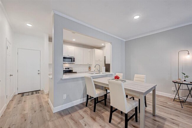 Building Photo - 8077 El Mundo St
