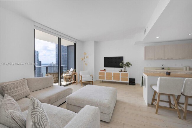 Foto del edificio - 45 SW 9th St