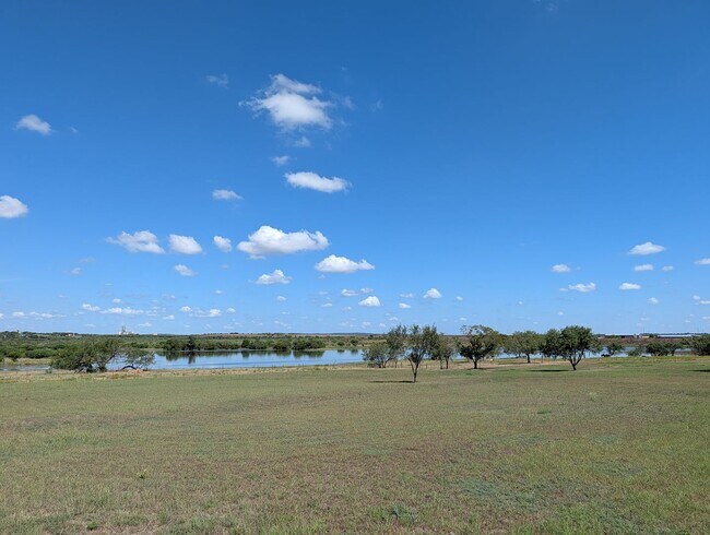 Foto del edificio - 135 Water Hole Ln