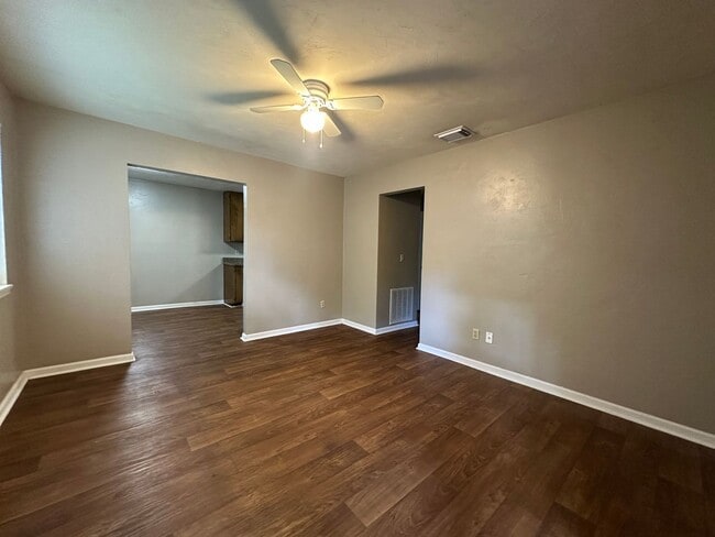 Building Photo - 749 Pointe Ct