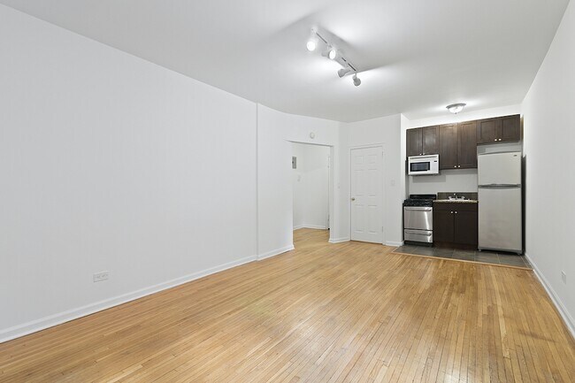 Building Photo - 225 W 23rd St