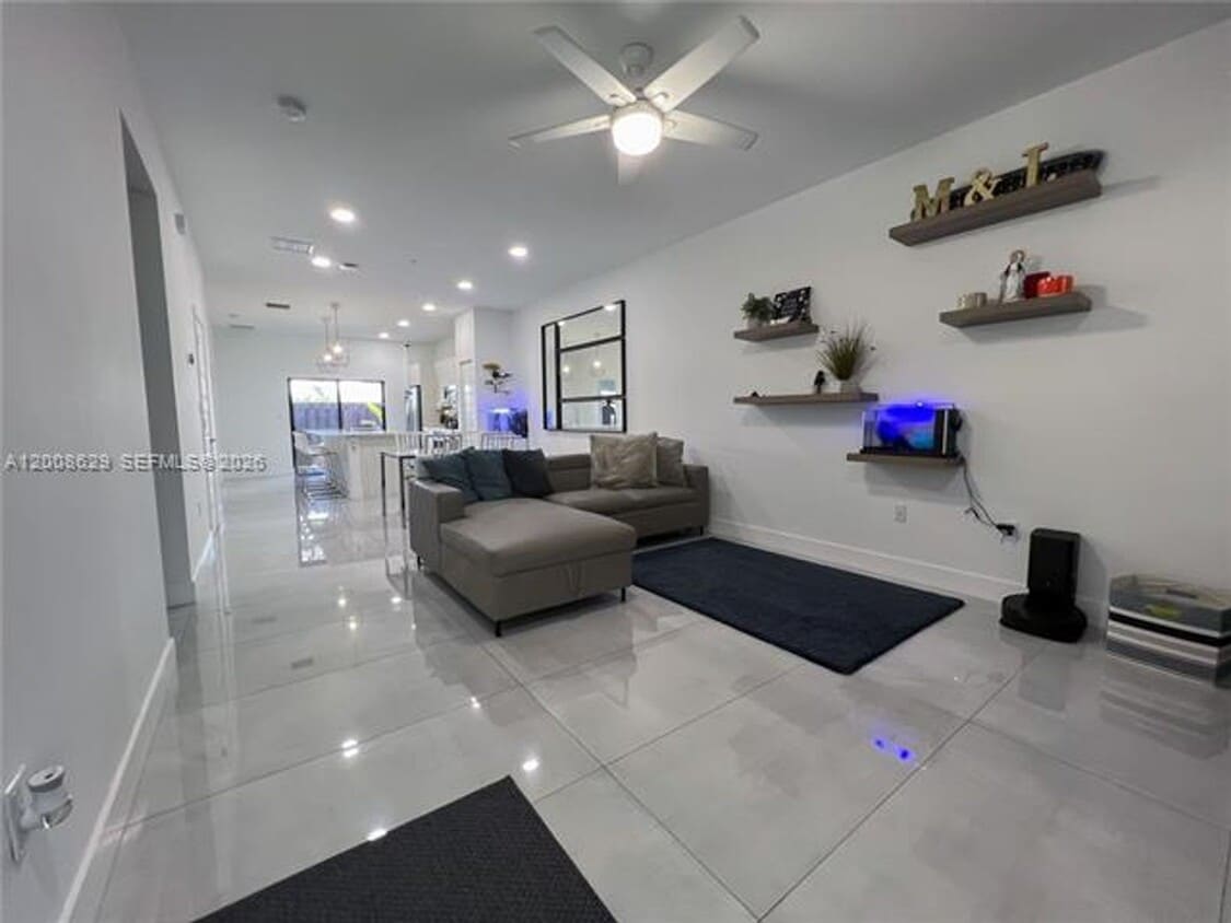 Photo - 7825 NW 104th Ave # 3 (A12008629)