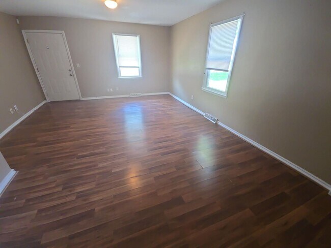 Foto del edificio - Charming 3-Bedroom Home with Large Yard