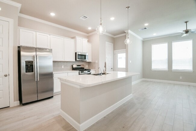 Photo - 3112 La Rambla Dr House