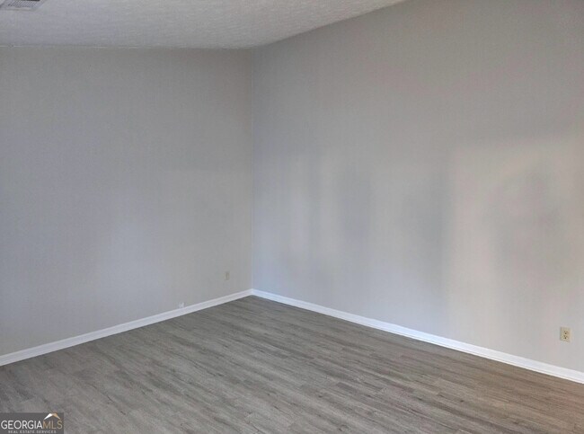 Building Photo - 8147 Flamingo Dr