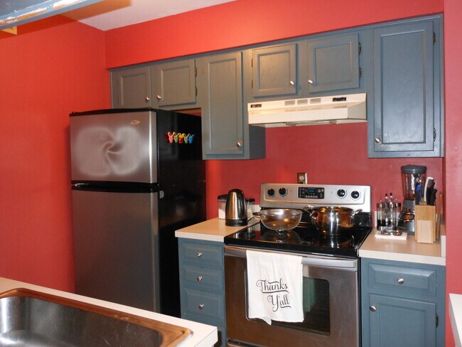 Kitchen - 1626 18th Ave S