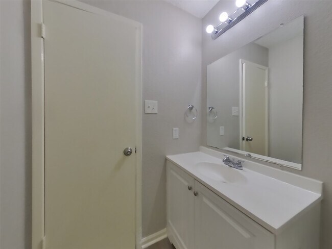 Foto del edificio - 3107 Lucida Ln