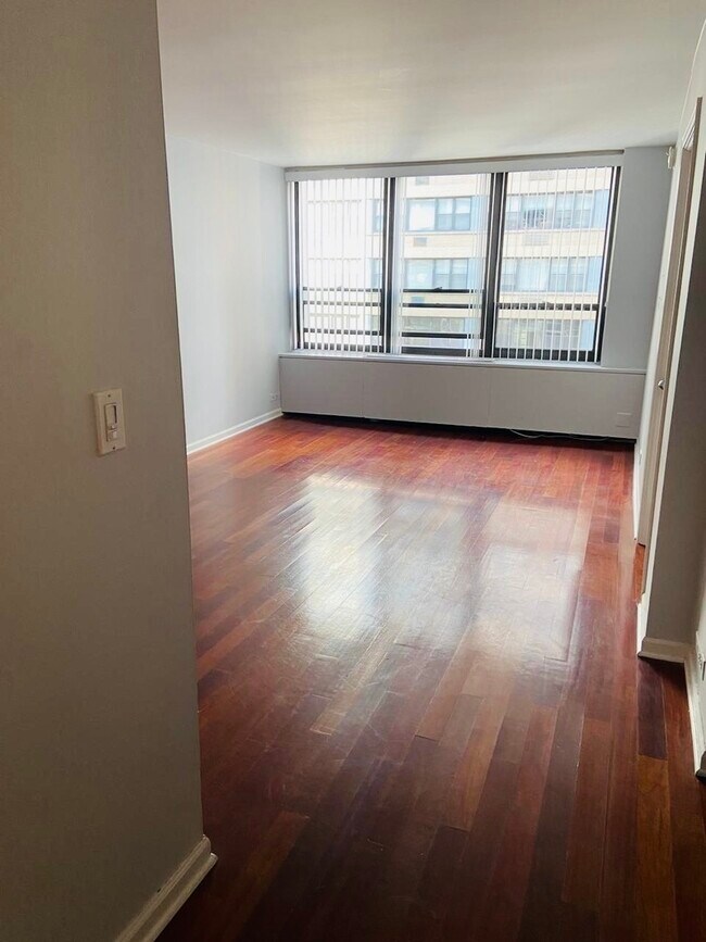 Foto del edificio - 222 E Pearson St