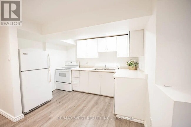 Photo du bâtiment - 235 Pleasant Ave