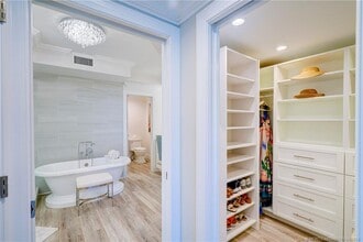Building Photo - 5799 NE Island Cove Way
