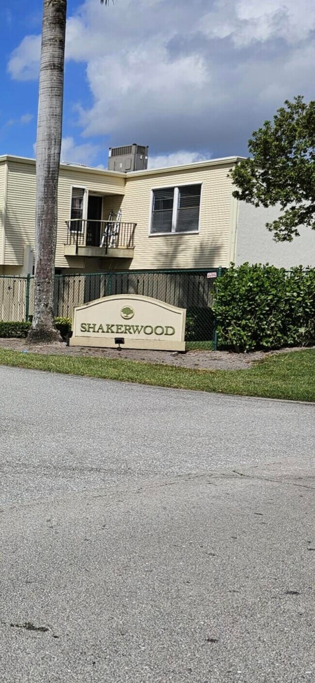 Foto del edificio - 11999 Shakerwood Ln