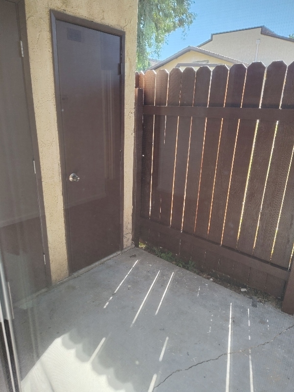 Building Photo - 2401 Christmas Tree Ln