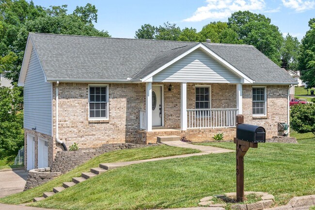 Building Photo - Pet Friendly Three Bedroom with Basement!