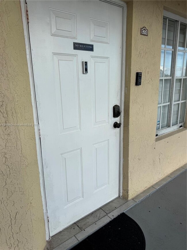 Foto del edificio - 6940 NW 179th St