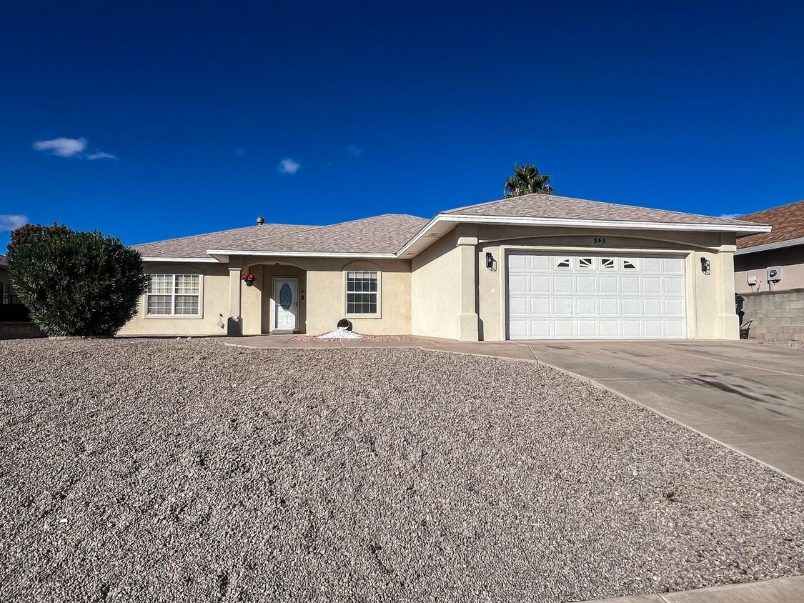 Primary Photo - Beautiful 4 bedroom, 2 bath home