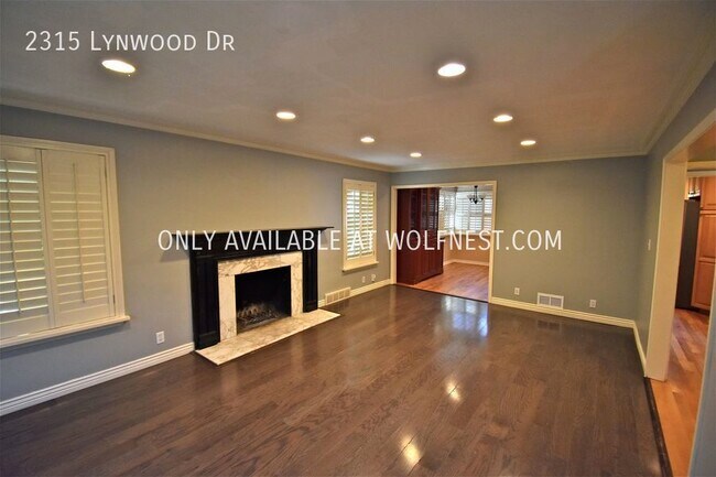 Building Photo - Stunning 4 Bedroom Country Club Home! No D...