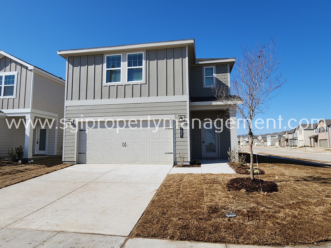 Foto principal - 1621 White Fir Ln