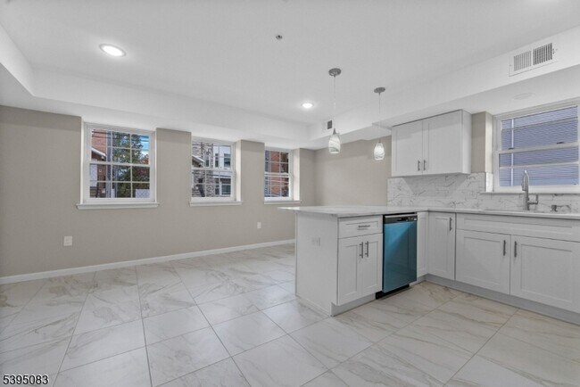 Foto del edificio - 24 Garibaldi Ave