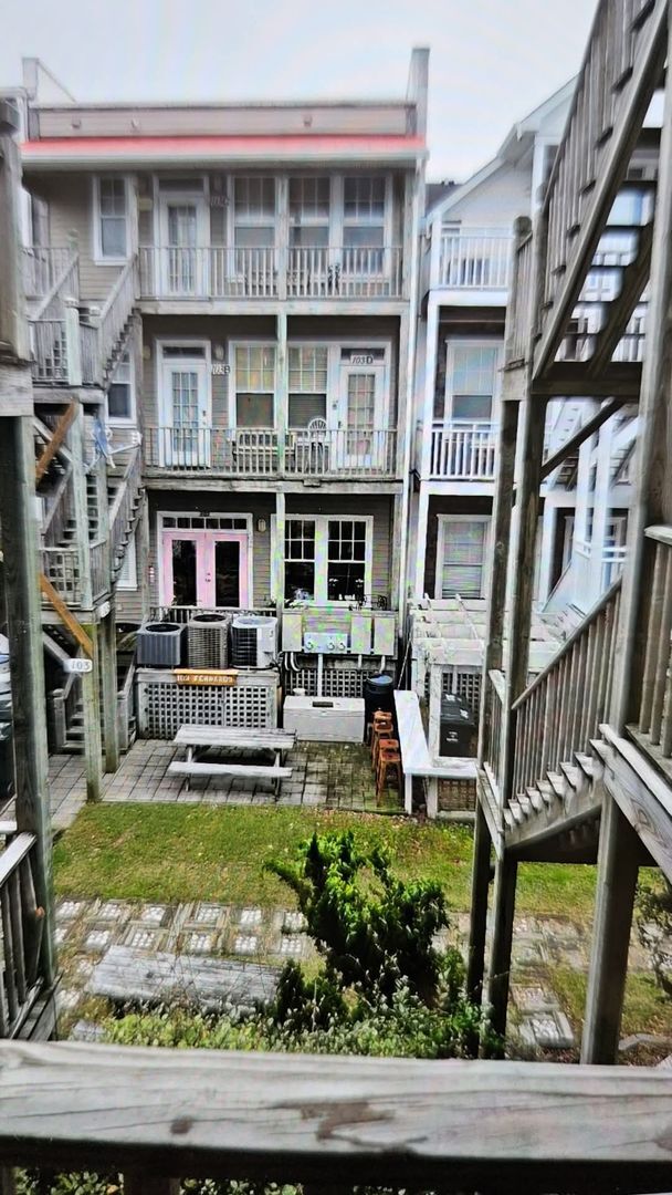 Building Photo - 104 Sir Walter Raleigh St