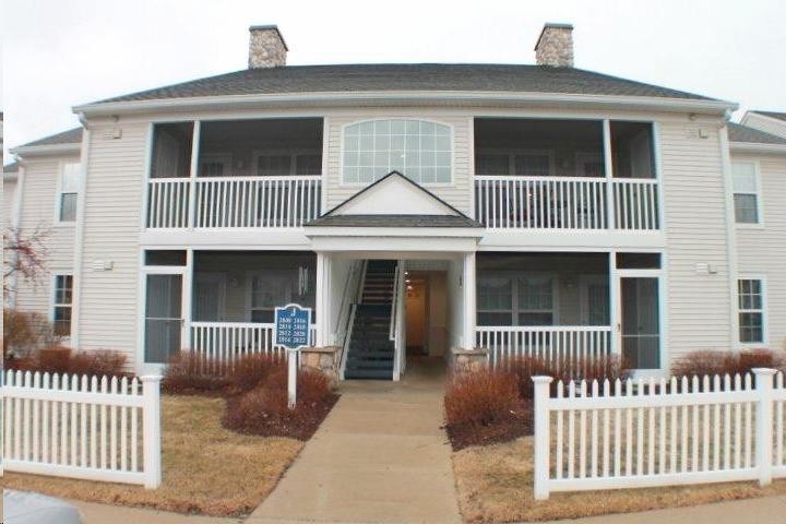 Primary Photo - 2820 S Knightsbridge Cir
