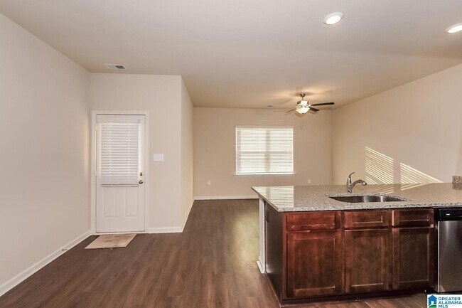 Foto del edificio - 8046 Hagood St