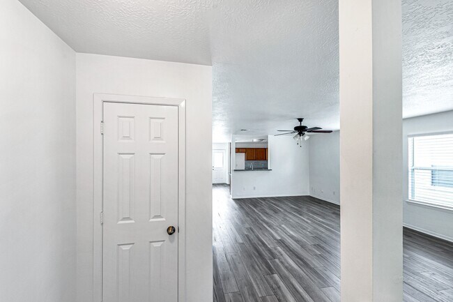 Building Photo - 19807 Byron Meadows Dr