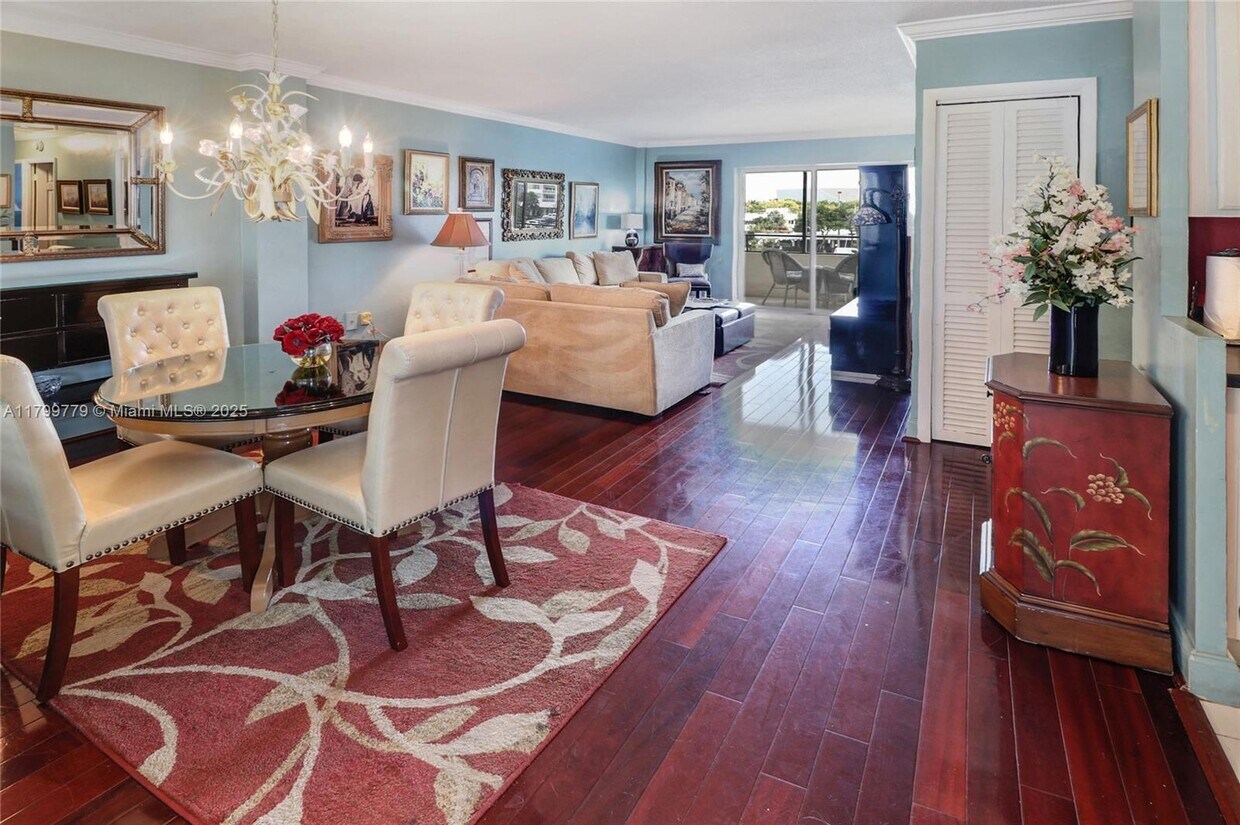 Primary Photo - 220 Kings Point Dr