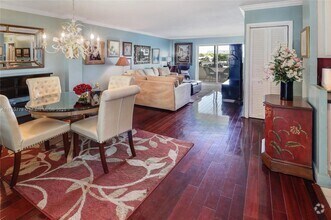 Building Photo - 220 Kings Point Dr