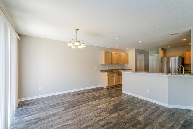 Building Photo - 11025 Golden Silence Dr