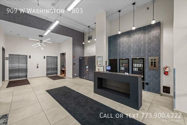 Building Photo - 909 W Washington-803