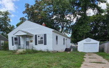 Building Photo - 33 Berkshire Dr