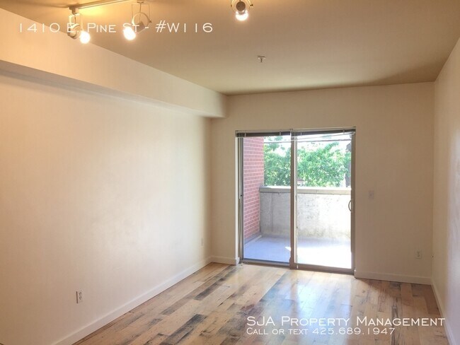 Building Photo - Bright and Updated Unit in Capitol Hill!