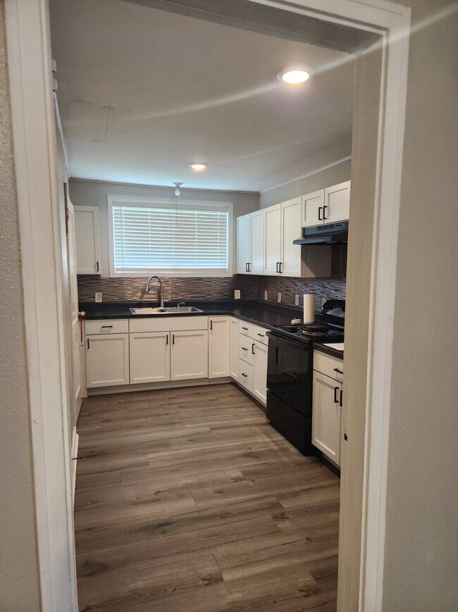 Foto del edificio - 104 4th St NE