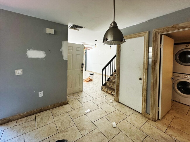 Building Photo - 1700 Embassy Dr