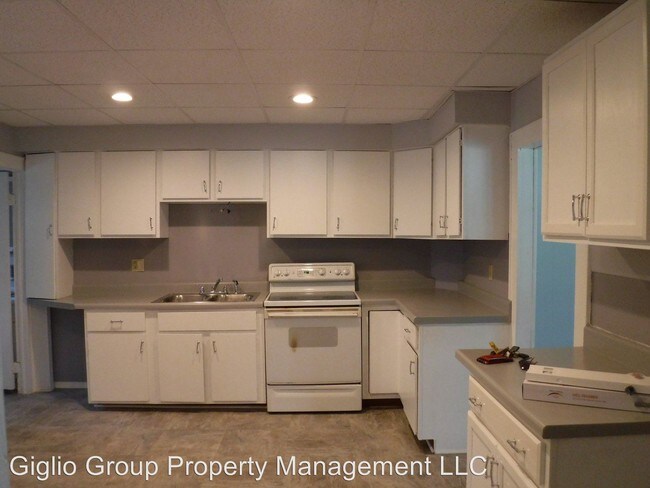 Building Photo - 213-215 Bellman St