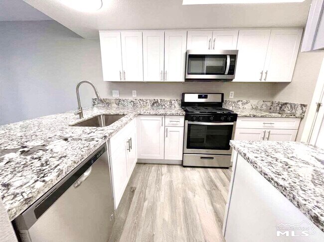 Building Photo - 1671 Round Mountain Cir