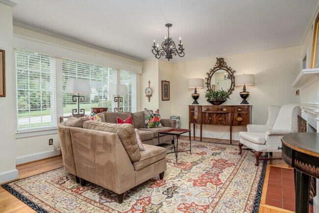 Foto del edificio - 307 Clyde Ave NW