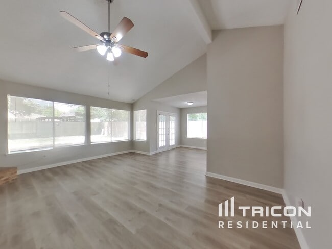 Foto del edificio - 7434 Tetela Dr