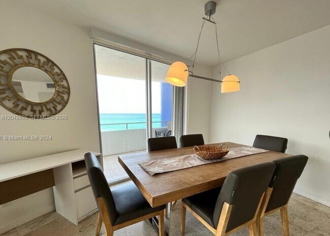 Foto del edificio - 5161 Collins Ave