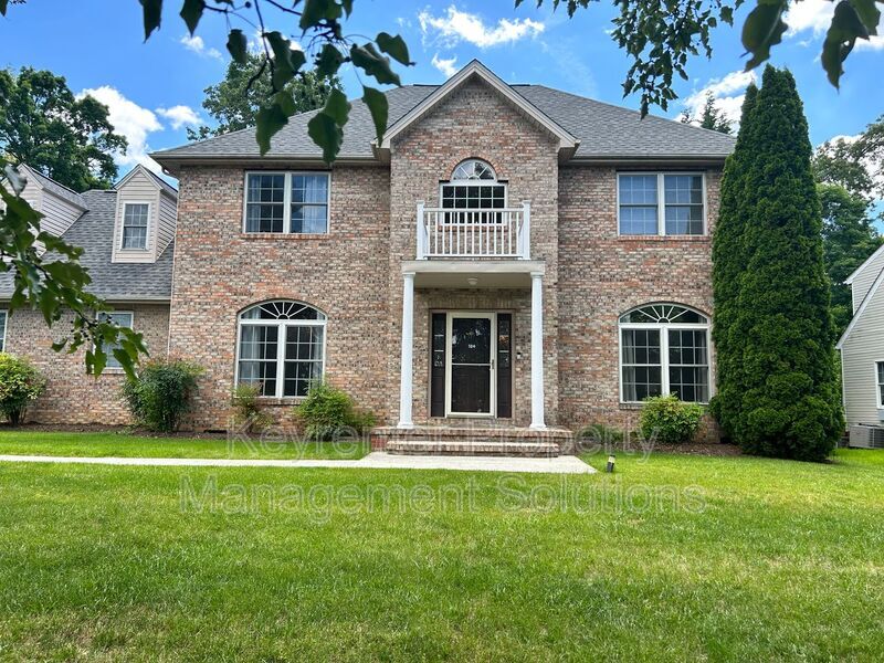 Foto principal - 104 Buckingham Pl