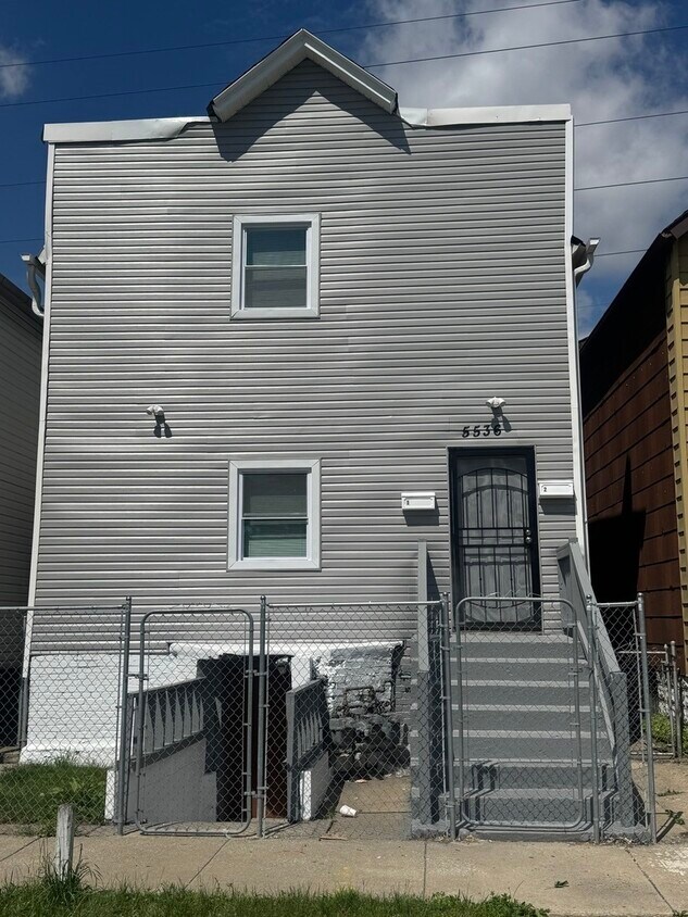 Foto principal - 5536 S Perry Ave