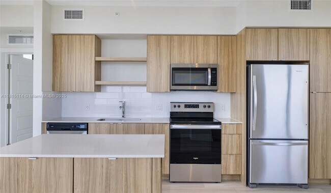 Foto del edificio - 555 NE 8th St