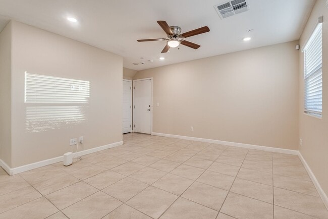 Building Photo - Modern Two-Story Townhome with Stylish Upg...