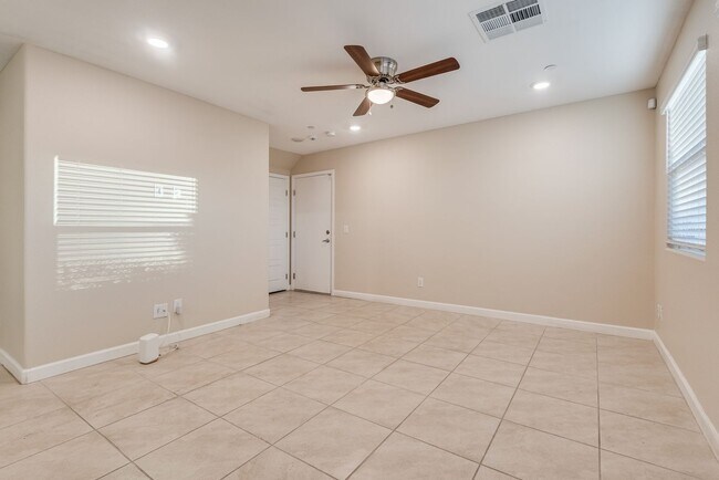 Foto del edificio - Modern Two-Story Townhome with Stylish Upgrades in Prime Las Vegas Location