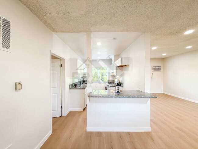 Foto del edificio - 13115 Oxnard St