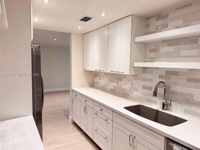 Foto del edificio - 90 Edgewater Dr