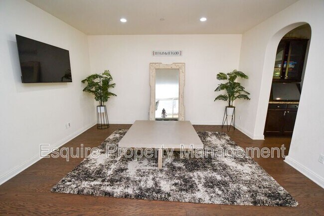 Foto del edificio - 527 Elm Cottage Ct